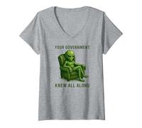 Femme Alien vert dans un fauteuil - Votre gouvernement le savait tout le long T-Shirt avec Col en V