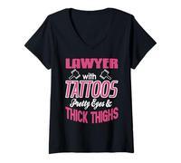 Femme Avocate tatouée aux Beaux Yeux et Jolies Formes T-Shirt avec Col en V