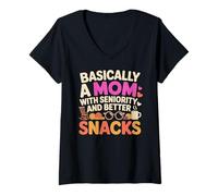 Femme Basically A MOM with Seniority and Better Snacks T-Shirt avec Col en V