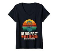Femme Beard First Work Second Built to Fix Things Mechanic T-Shirt avec Col en V