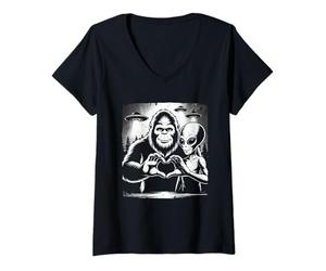 Femme Bigfoot and Alien Love Sasquatch UFO Paranormal T-Shirt avec Col en V