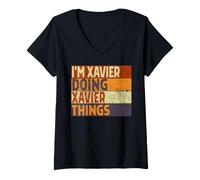 Femme Blague d'anniversaire Amusante avec Inscription « I'm Xavier Doing Xavier Things » T-Shirt avec Col en V