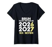 Femme Bruh, Les Deux prochaines années sont 6 7 Nouvel an 2026 Six Sept T-Shirt avec Col en V