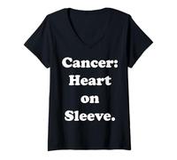Femme Cancer: Heart On Sleeve Astrology Sign T-Shirt avec Col en V