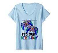 Femme C'est Notre Anniversaire, Une Jolie jumelle célèbre des Jumeaux T-Shirt avec Col en V