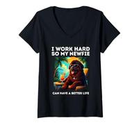 Femme Chien Terre-Neuve Amusant I Work Hard T-Shirt avec Col en V