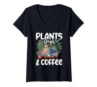Femme Chiens relaxants sur un canapé bleu confortable avec fond de plantes T-Shirt avec Col en V