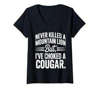 Femme Citation Never Killed A Mountain Lion But I've Choked A Cougar T-Shirt avec Col en V