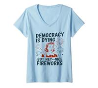 Femme Democracy is Dying But Hey Nice Fireworks Satire Politique T-Shirt avec Col en V