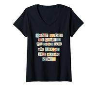 Femme Don't Judge The Chapter You Walked in on T-Shirt avec Col en V