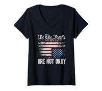 Femme Drapeau américain « We The People Are Not Okay » T-Shirt avec Col en V