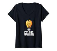 Femme Drôle Memes Texte Funny I'm Not Broken Just A Little Cracked T-Shirt avec Col en V