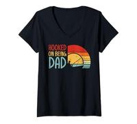 Femme Fête des Pères Pêche Hooked on Being Dad Daddy Papa Fisherman T-Shirt avec Col en V