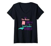 Femme Fière fille juste une fille du Nouveau-Mexique dans un monde de Caroline du Nord T-Shirt avec Col en V