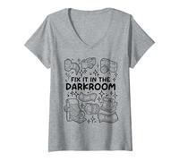 Femme Fix It in The Dark Room - Film Photography Life T-Shirt avec Col en V