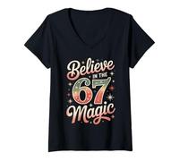 Femme Funny Believe in The 67 Magic - Noël Vintage T-Shirt avec Col en V