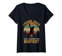 Femme Funny I Found Jesus Still Looking Bigfoot Christian T-Shirt avec Col en V