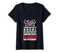 Femme Funny Smartass Namibian Boyfriend Namibia Flag T-Shirt avec Col en V