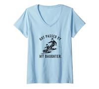 Femme Got Passed by My Daughter Funny Ski Dad Winter T-Shirt avec Col en V