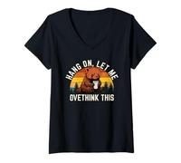 Femme Hang on Let Me Overthink This Cool Red Panda Drinking Coffee T-Shirt avec Col en V
