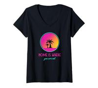Femme Home is Where You are Not (Style rétro des années 80) T-Shirt avec Col en V