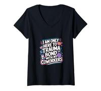 Femme I Am Only Here To Trauma Bond With My Coworkers -------- T-Shirt avec Col en V