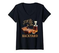 Femme I'll Be in The Backyard Cigar Whisky Dad Bourbon BBQ Summer T-Shirt avec Col en V