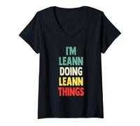Femme I'm Leann Doing Leann Things Fun Nom personnalisé Leann T-Shirt avec Col en V