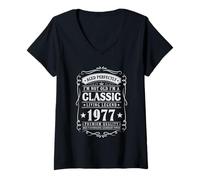 Femme I'm Not Old I'm a Classic 1977 Legends Were Born in 1977 T-Shirt avec Col en V