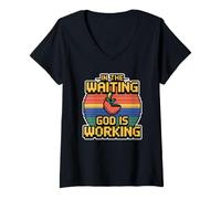 Femme in The Waiting God is Working T-Shirt avec Col en V