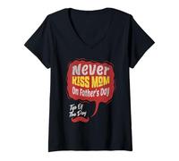 Femme Inappropriate Adult Humor Never Kiss Mom on Father's Day T-Shirt avec Col en V