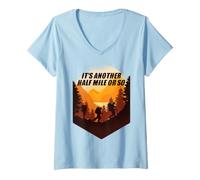 Femme It's Another Half Mile Or So Funny Randonnée Camping Vintage T-Shirt avec Col en V
