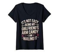 Femme It's Not Easy Being My Girlfriend's Arm Candy Am Nailing It T-Shirt avec Col en V