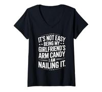 Femme It's Not Easy Being My Girlfriend's Arm Candy Best Boyfriend T-Shirt avec Col en V