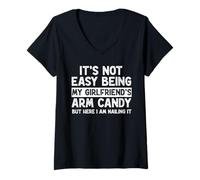Femme It's Not Easy Being My Girlfriend's Arm Candy Funny BF T-Shirt avec Col en V