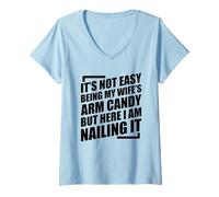 Femme It's Not Easy Being My Wife's Arm Candy T-Shirt avec Col en V