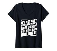 Femme It's Not Easy Being My Wife's Arm Candy T-Shirt avec Col en V