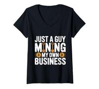Femme Just A Guy Mining My Own Business Cryptocurrency Joke - T-Shirt avec Col en V