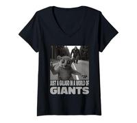 Femme Juste Un Galago dans Un Monde de géants T-Shirt avec Col en V