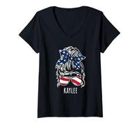 Femme Kaylee Chignon Chignon Décoiffé avec Lunettes de Soleil Ruban USA T-Shirt avec Col en V