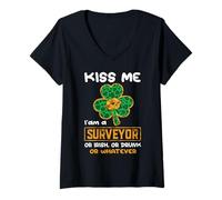 Femme Kiss Me I'm A Surveyor Funny Shamrock St Patricks Day T-Shirt avec Col en V