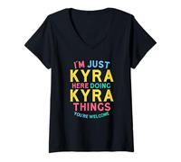 Femme Kyra Here Doing Kyra Things Funny Kyra Name T-Shirt avec Col en V