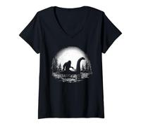 Femme Le Duo Sasquatch et Nessie observent rarement Le Bigfoot du Loch Ness T-Shirt avec Col en V