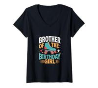 Femme Le frère de la fille qui fête son anniversaire fait du patinage à roulettes T-Shirt avec Col en V
