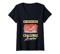 Femme Lost Place No Trespassing Challenge Accepted T-Shirt avec Col en V