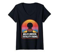 Femme Miles Driven Totality a trouvé Une Voiture à éclipse rétro T-Shirt avec Col en V