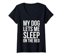 Femme My Dog Lets Me Sleep on The Bed Humore T-Shirt avec Col en V