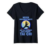 Femme Ne sous-estimez jamais une vieille femme qui connaît la grand-mère du Tai Chi T-Shirt avec Col en V