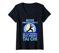 Femme Ne sous-estimez jamais une vieille femme qui connaît la grand-mère du Tai Chi T-Shirt avec Col en V