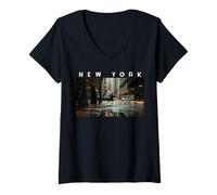 Femme New York Dark Moody Rainy Day Goth Vibes Gris Noir Hommes T-Shirt avec Col en V